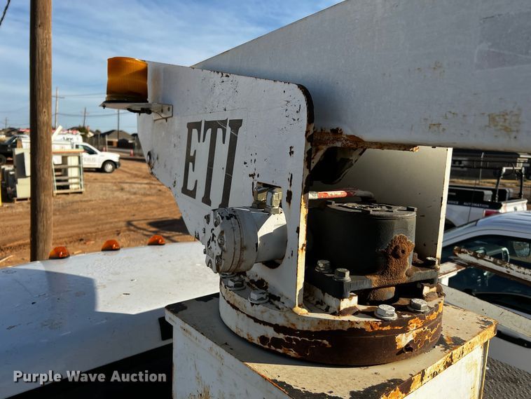 image for item DQ1889 2000 Ford F350 Super Duty  bucket truck