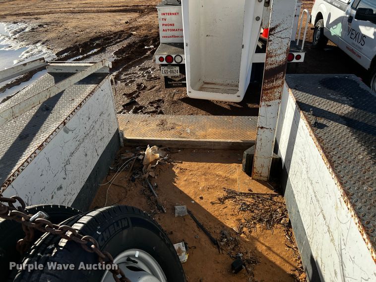 image for item DQ1889 2000 Ford F350 Super Duty  bucket truck