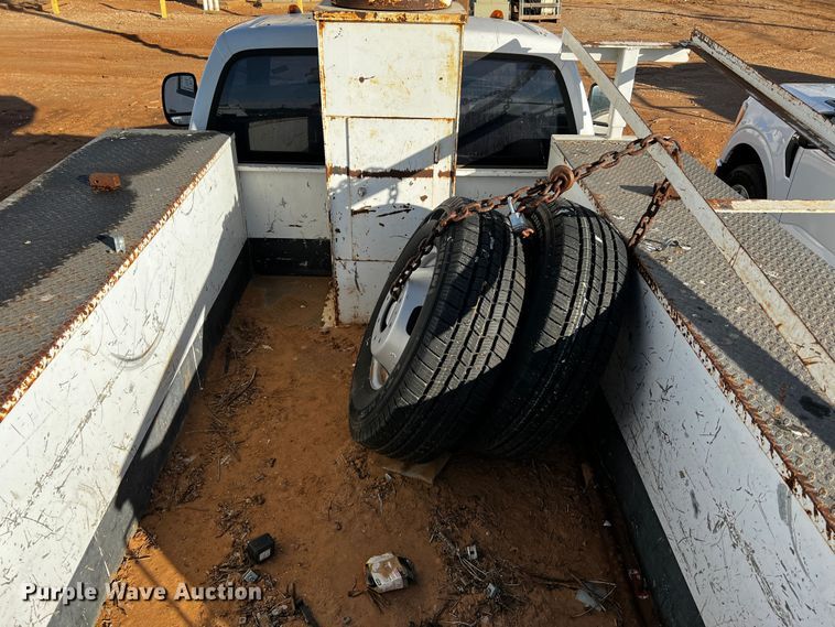 image for item DQ1889 2000 Ford F350 Super Duty  bucket truck