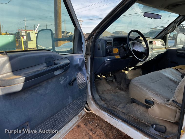 image for item DQ1889 2000 Ford F350 Super Duty  bucket truck