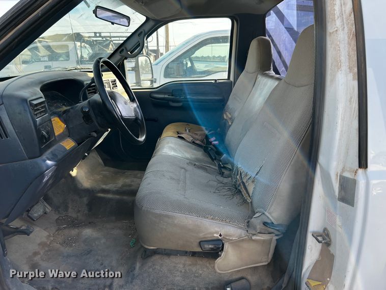 image for item DQ1889 2000 Ford F350 Super Duty  bucket truck