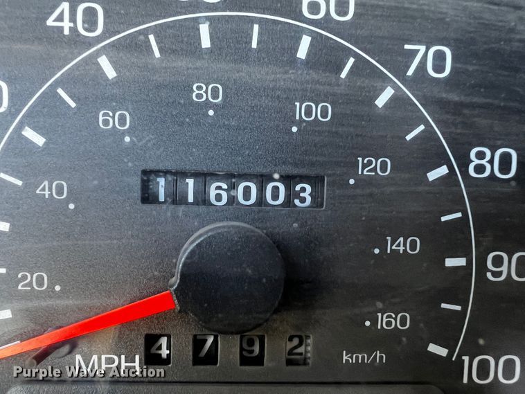 image for item DQ1889 2000 Ford F350 Super Duty  bucket truck