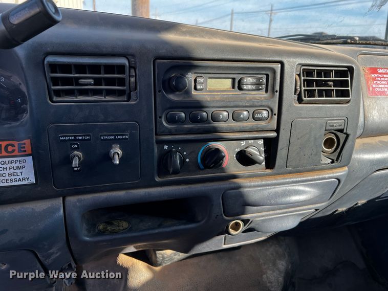 image for item DQ1889 2000 Ford F350 Super Duty  bucket truck