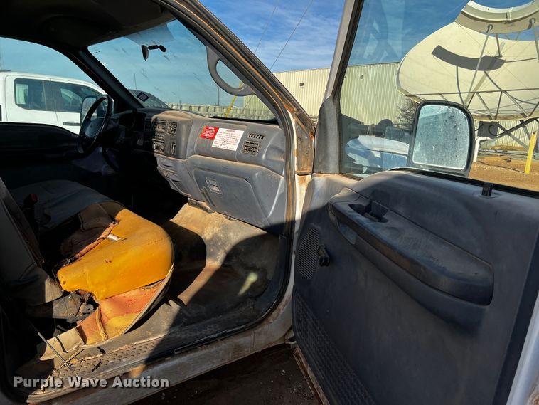 image for item DQ1889 2000 Ford F350 Super Duty  bucket truck