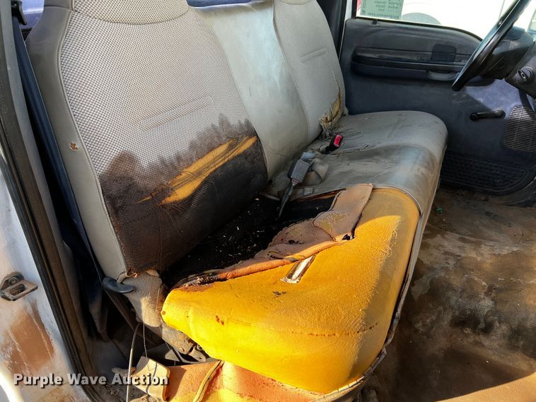 image for item DQ1889 2000 Ford F350 Super Duty  bucket truck