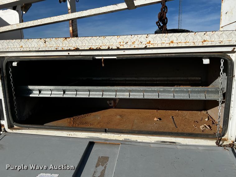 image for item DQ1889 2000 Ford F350 Super Duty  bucket truck