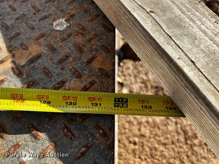 image for item DQ1889 2000 Ford F350 Super Duty  bucket truck