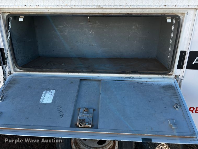 image for item DQ1889 2000 Ford F350 Super Duty  bucket truck