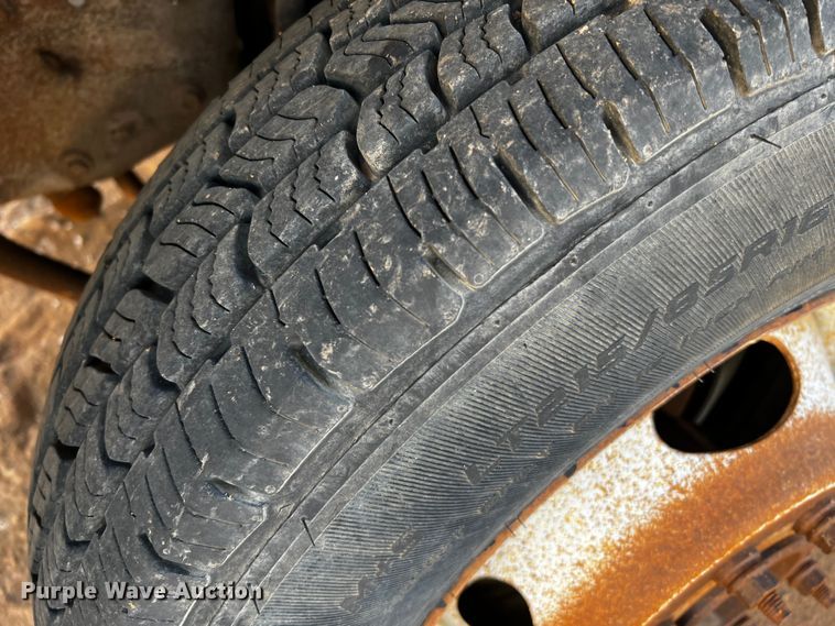 image for item DQ1889 2000 Ford F350 Super Duty  bucket truck