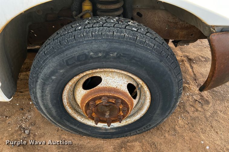 image for item DQ1889 2000 Ford F350 Super Duty  bucket truck