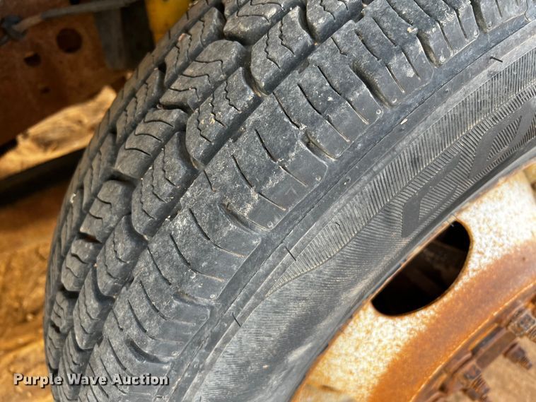 image for item DQ1889 2000 Ford F350 Super Duty  bucket truck