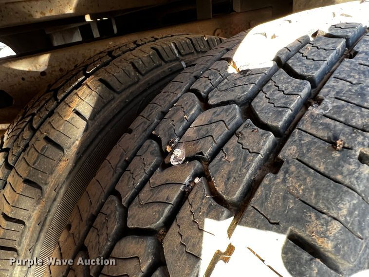 image for item DQ1889 2000 Ford F350 Super Duty  bucket truck