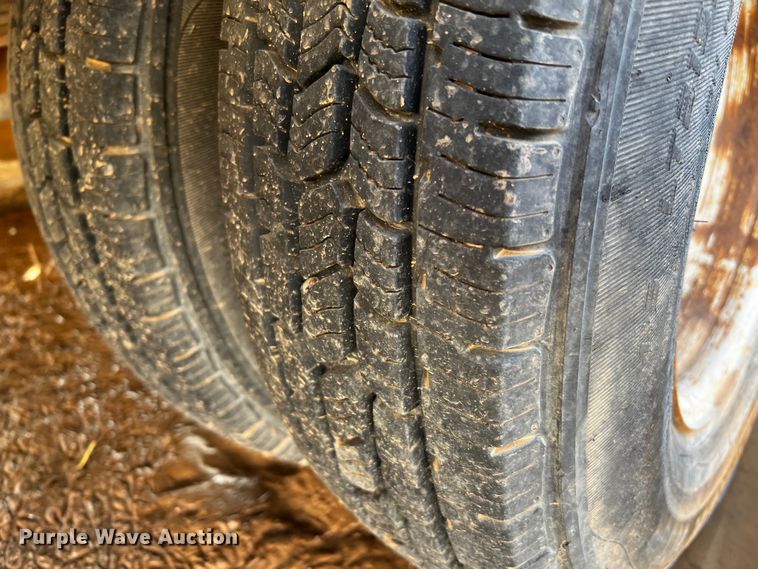 image for item DQ1889 2000 Ford F350 Super Duty  bucket truck