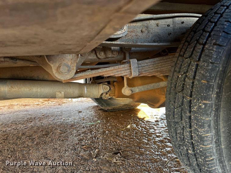 image for item DQ1889 2000 Ford F350 Super Duty  bucket truck