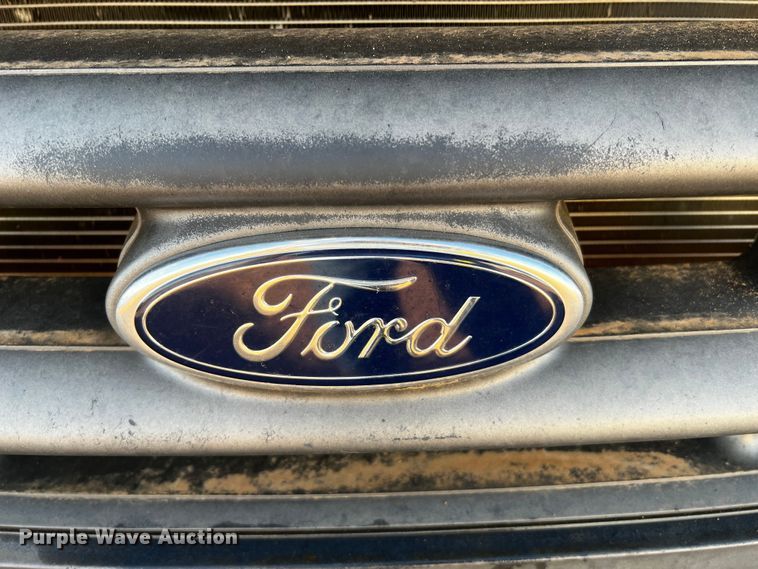 image for item DQ1889 2000 Ford F350 Super Duty  bucket truck