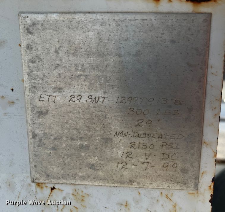 image for item DQ1889 2000 Ford F350 Super Duty  bucket truck