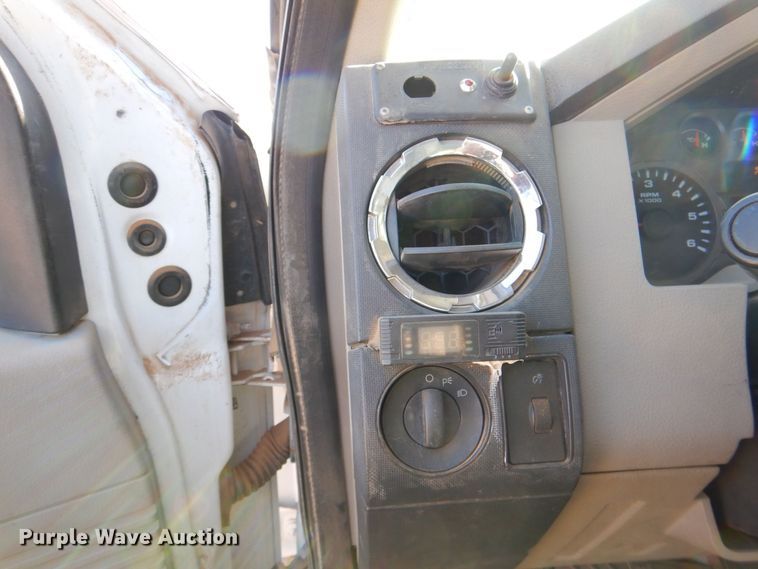 image for item DQ1891 2008 Ford F450 Super Duty XLT  bucket truck