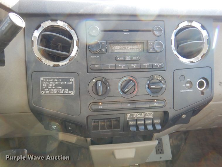 image for item DQ1891 2008 Ford F450 Super Duty XLT  bucket truck