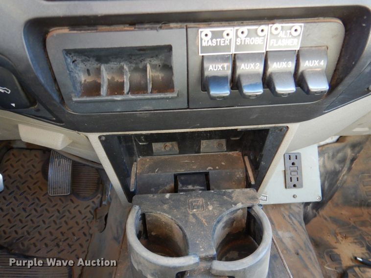 image for item DQ1891 2008 Ford F450 Super Duty XLT  bucket truck