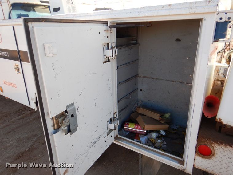 image for item DQ1891 2008 Ford F450 Super Duty XLT  bucket truck