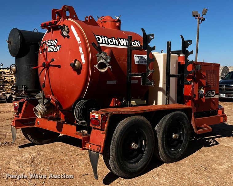 image for item DQ1894 2010 Ditch Witch FX30  vacuum excavator