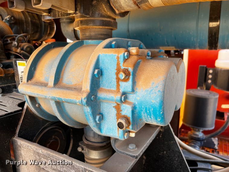 image for item DQ1894 2010 Ditch Witch FX30  vacuum excavator