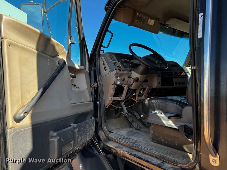 image for item DQ1896 2010 Ditch Witch JT3020 Mach 1  directional boring unit with truck and trailer