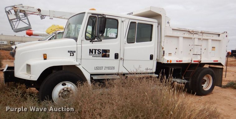 image for item DQ1901 2001 Freightliner FL70  Crew Cab dump truck