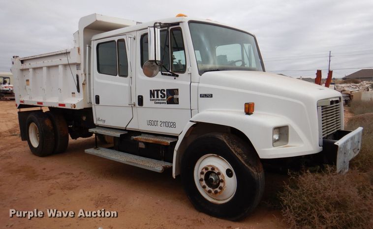 image for item DQ1901 2001 Freightliner FL70  Crew Cab dump truck