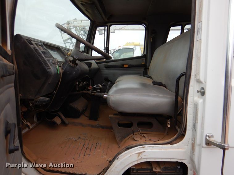 image for item DQ1901 2001 Freightliner FL70  Crew Cab dump truck