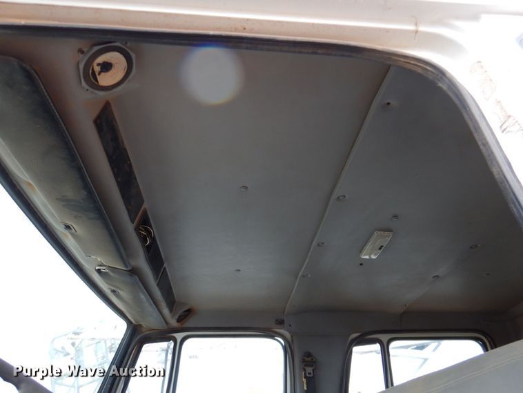 image for item DQ1901 2001 Freightliner FL70  Crew Cab dump truck