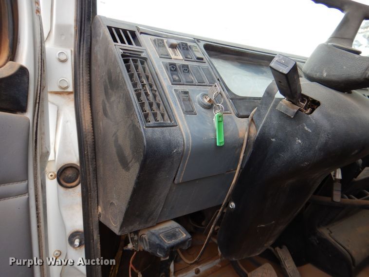 image for item DQ1901 2001 Freightliner FL70  Crew Cab dump truck