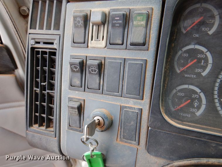 image for item DQ1901 2001 Freightliner FL70  Crew Cab dump truck