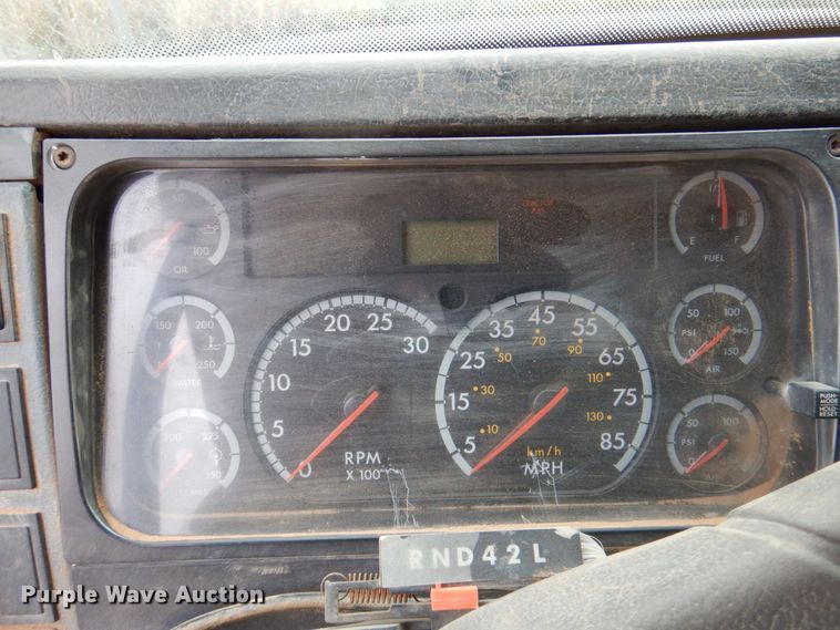 image for item DQ1901 2001 Freightliner FL70  Crew Cab dump truck