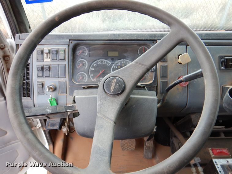 image for item DQ1901 2001 Freightliner FL70  Crew Cab dump truck