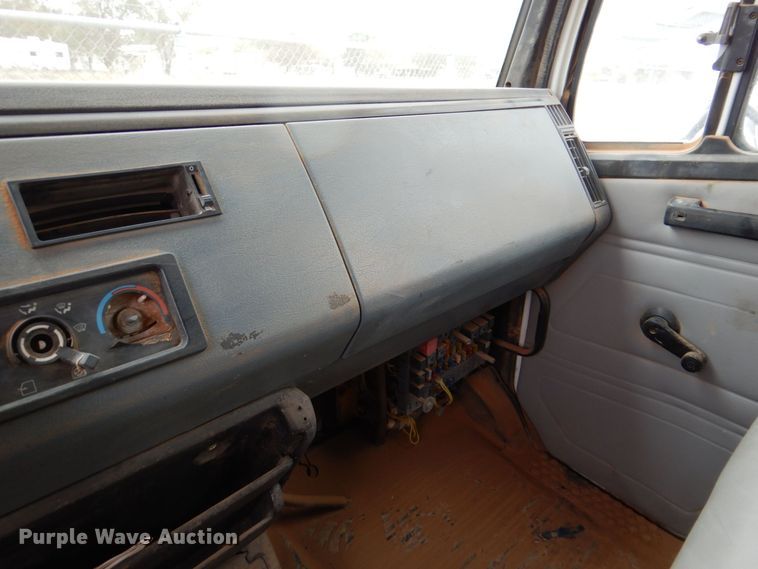 image for item DQ1901 2001 Freightliner FL70  Crew Cab dump truck