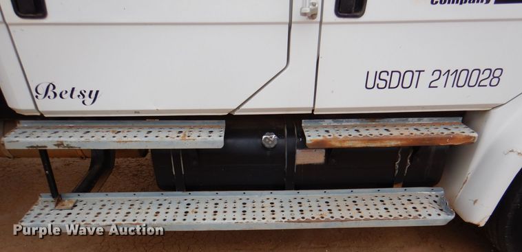 image for item DQ1901 2001 Freightliner FL70  Crew Cab dump truck