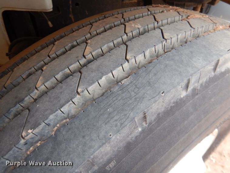 image for item DQ1901 2001 Freightliner FL70  Crew Cab dump truck