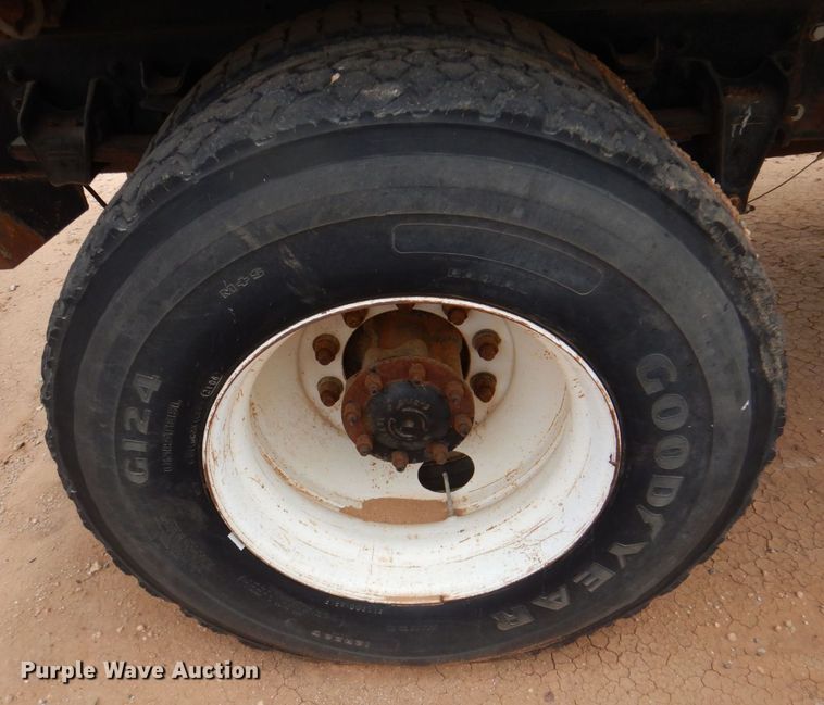 image for item DQ1901 2001 Freightliner FL70  Crew Cab dump truck