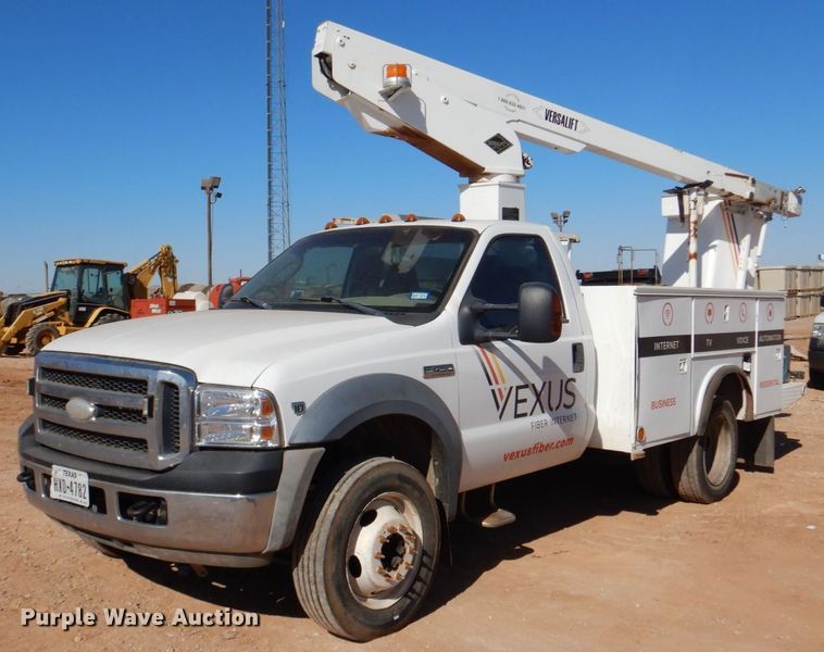 image for item DQ1902 2007 Ford F450 Super Duty XLT  bucket truck