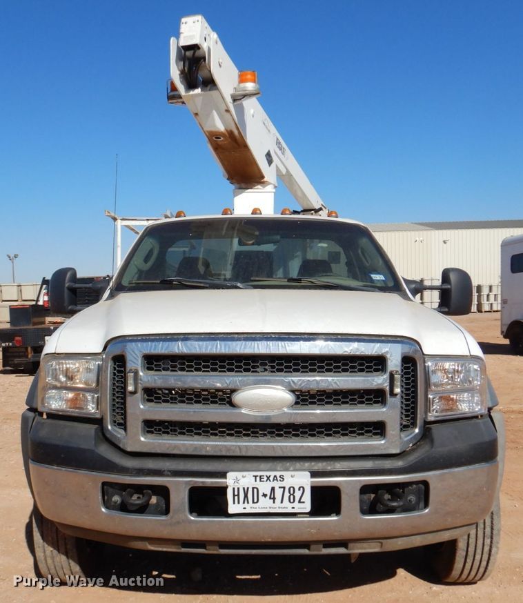 image for item DQ1902 2007 Ford F450 Super Duty XLT  bucket truck