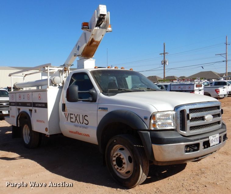 image for item DQ1902 2007 Ford F450 Super Duty XLT  bucket truck