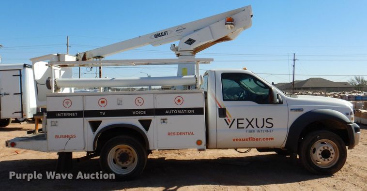 image for item DQ1902 2007 Ford F450 Super Duty XLT  bucket truck