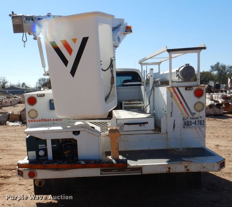 image for item DQ1902 2007 Ford F450 Super Duty XLT  bucket truck