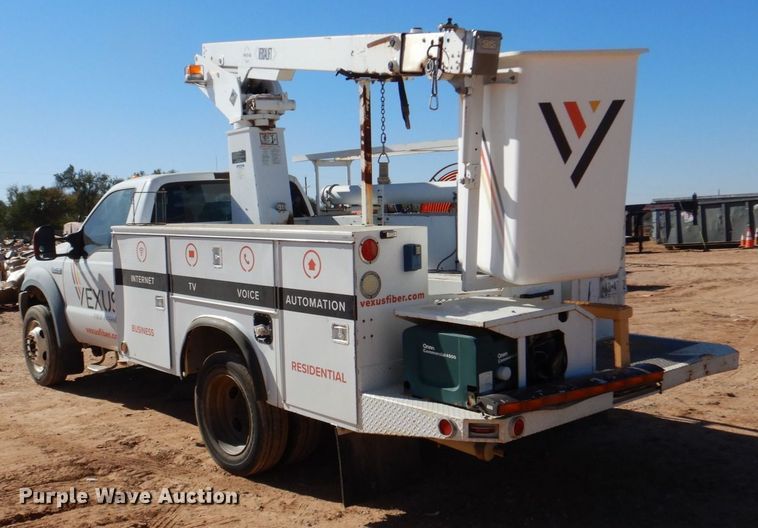 image for item DQ1902 2007 Ford F450 Super Duty XLT  bucket truck