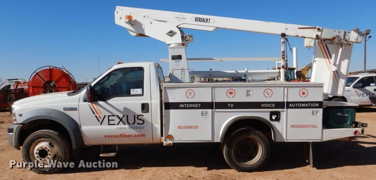 image for item DQ1902 2007 Ford F450 Super Duty XLT  bucket truck