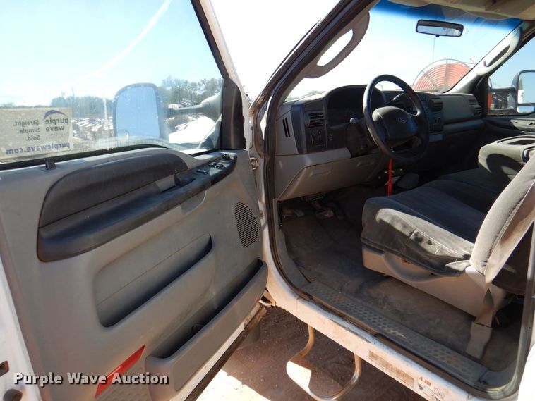 image for item DQ1902 2007 Ford F450 Super Duty XLT  bucket truck