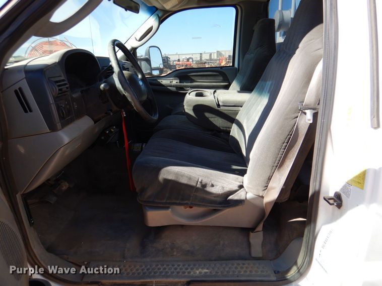 image for item DQ1902 2007 Ford F450 Super Duty XLT  bucket truck