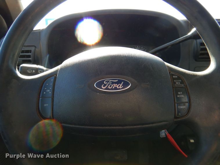 image for item DQ1902 2007 Ford F450 Super Duty XLT  bucket truck