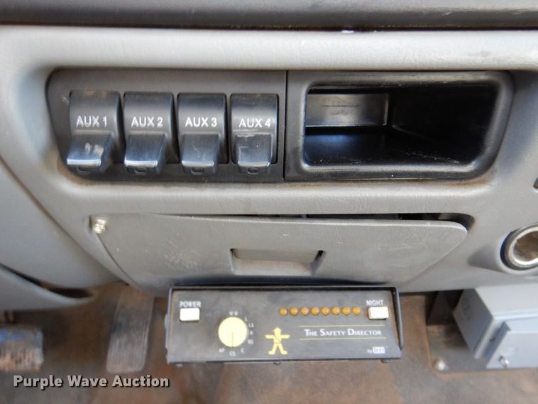 image for item DQ1902 2007 Ford F450 Super Duty XLT  bucket truck